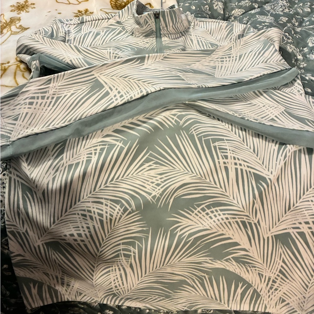 Tommy Bahama Green and White Leaf Pattern Everyday Active Wear Pullover Shirt - Picture 2 of 10